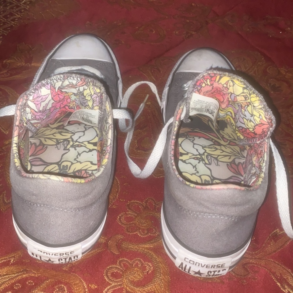 Converses - Picture 3 of 4